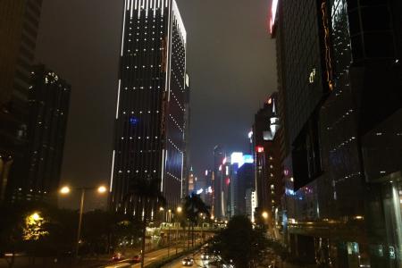 zájezd začal v Hong Kongu večerní procházkou