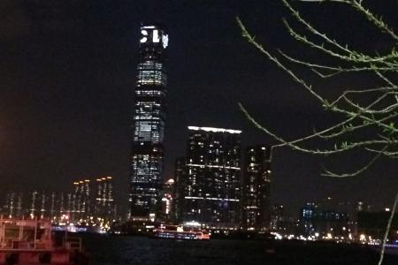 poslední noční pohled na HK a hurá do Číny