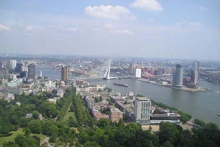 Pohled z rozhledny Euromast v Rotterdamu