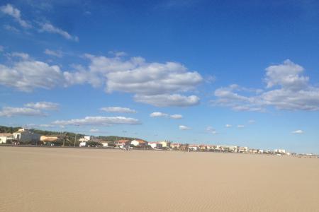 závěr etapy na pláži v Narbonne Plage