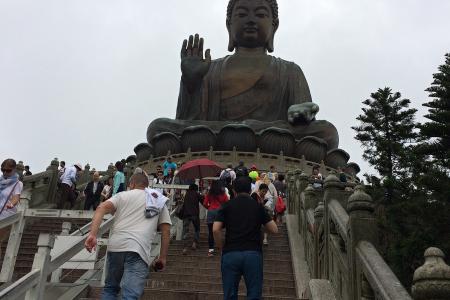 největší sedící bronzový Budha na světě u kláštera