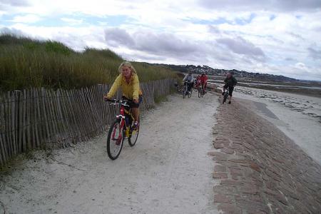 A už na kole - podél moře k Chateu du Poing