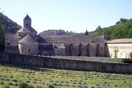 4 km od Gordes – opatství Senanque