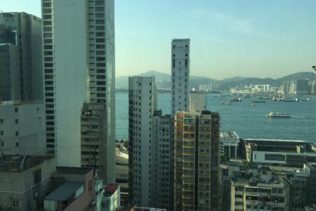 putování začalo v Hong Kongu- výhled z hotelového pokoje