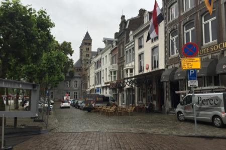 první den jsme se prošli po deštivém Maastrichtu