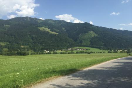 údolí před Maishofenem