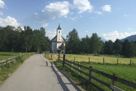 stezka před jezerem Zeller