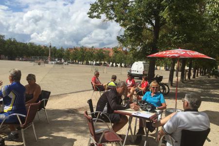 oběd byl na náměstí v pevnosti Neuf- Brisach