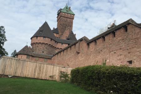 další etapa začala u hradu Koenigsbourg