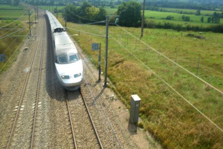 Na mostě nad TGV