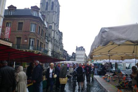 2.den- na trzích v Pont - Audemer .... a trochu deště k tomu