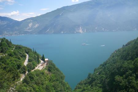 Ponalská cesta - výhledy na jezero