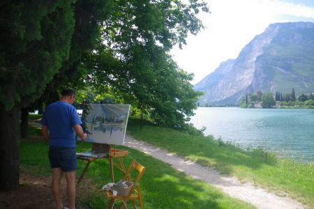 Lago Toblino se líbí i místním malířům