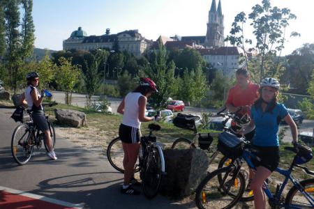 v pozadí město Klosterneuburg